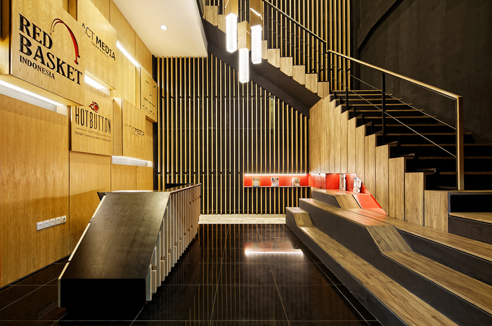 時(shí)尚木語(yǔ)  OMG印尼公司辦公室設(shè)計(jì)欣賞