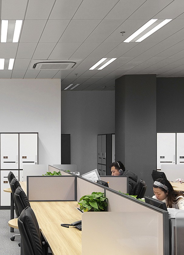 員工辦公區(qū)域裝修實景圖