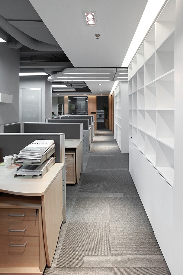 員工辦公區(qū)域裝修設(shè)計(jì)實(shí)景圖